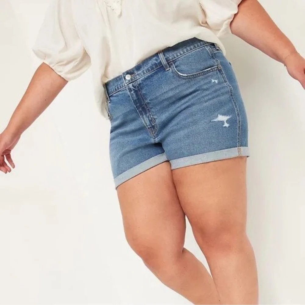 Old Navy NEW Boyfriend Mid Rise Distressed Jean Shorts Sz 30